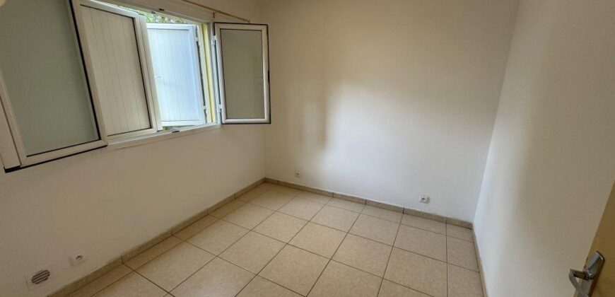 En location appartement de type F3 d’environ 56 m² situé au Tampon proche du centre-ville