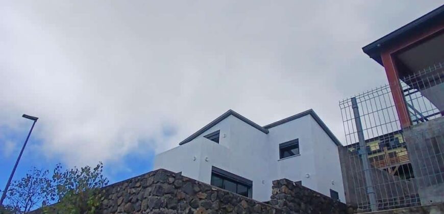 Location d’une maison neuve de 110m2 avec vue mer à Trois Bassins