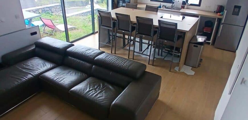 Location d’une maison neuve de 110m2 avec vue mer à Trois Bassins