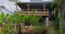 À louer une charmante maison à étage de type F4 située à Saint-Gilles-les-Hauts.