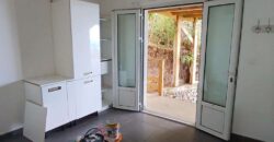 À louer une charmante maison à étage de type F4 située à Saint-Gilles-les-Hauts.