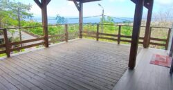 À louer une charmante maison à étage de type F4 située à Saint-Gilles-les-Hauts.