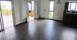 À louer une charmante maison à étage de type F4 située à Saint-Gilles-les-Hauts.