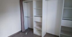 À louer une charmante maison à étage de type F4 située à Saint-Gilles-les-Hauts.