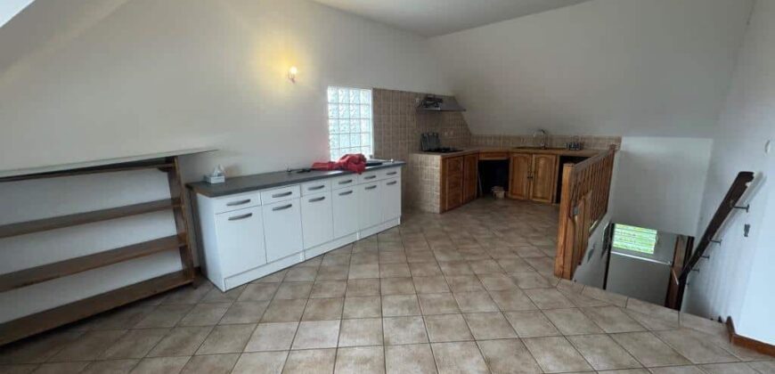 Location d’un appartement F4 rénové de 77m2 situé à Trois Mares au Tampon.