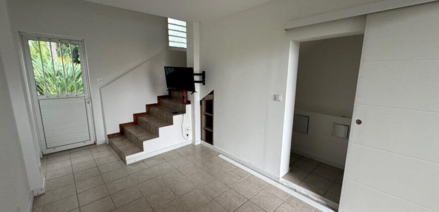 Location d’un appartement F4 rénové de 77m2 situé à Trois Mares au Tampon.