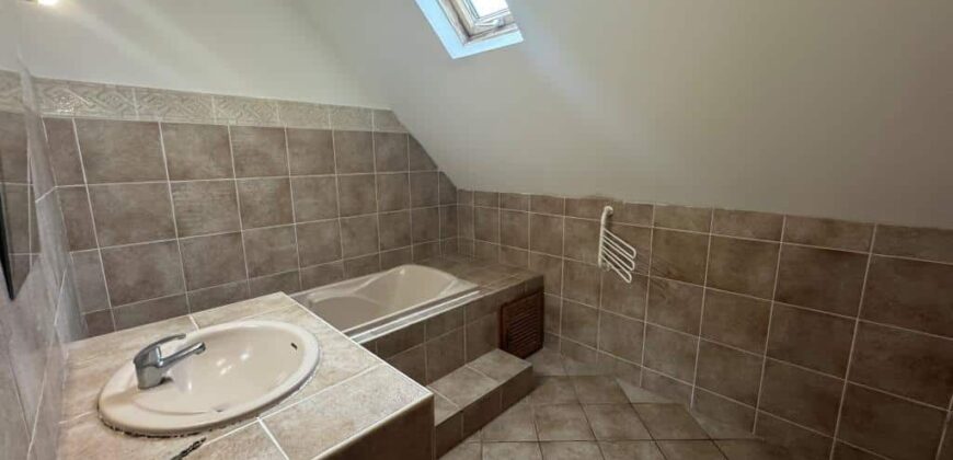 Location d’un appartement F4 rénové de 77m2 situé à Trois Mares au Tampon.