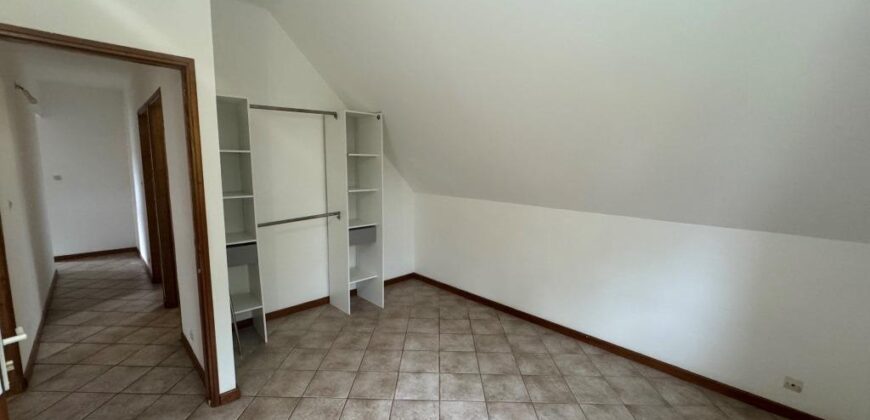 Location d’un appartement F4 rénové de 77m2 situé à Trois Mares au Tampon.