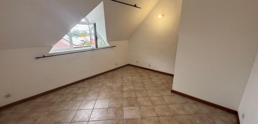 Location d’un appartement F4 rénové de 77m2 situé à Trois Mares au Tampon.