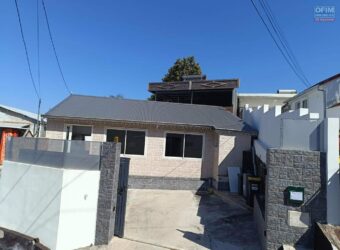 En vente une agréable villa F3/F4 entièrement rénovée à deux pas des sentiers de randonnée à l’Entre-Deux.