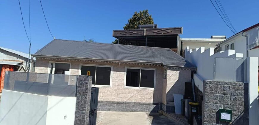 En vente une agréable villa F3/F4 entièrement rénovée à deux pas des sentiers de randonnée à l’Entre-Deux.