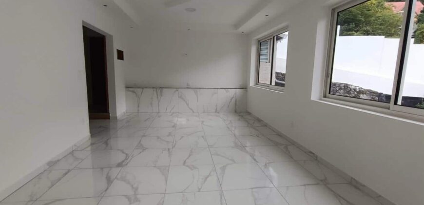 En vente une agréable villa F3/F4 entièrement rénovée à deux pas des sentiers de randonnée à l’Entre-Deux.