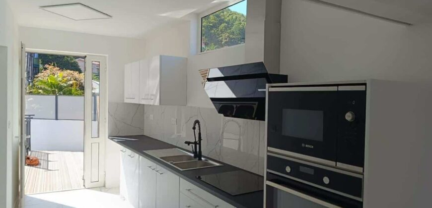 En vente une agréable villa F3/F4 entièrement rénovée à deux pas des sentiers de randonnée à l’Entre-Deux.