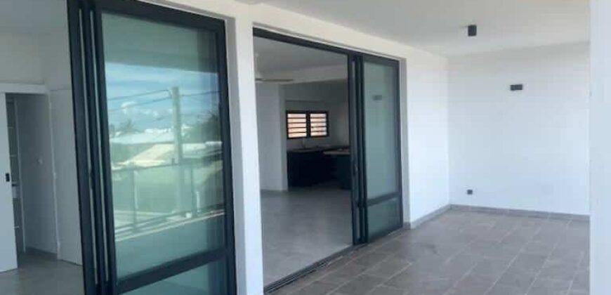 À louer un appartement T3 situé dans une résidence sécurisée à Saint Pierre