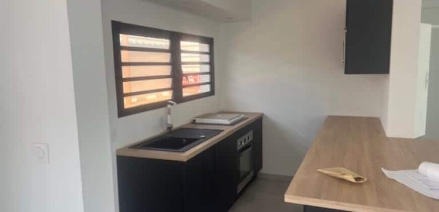 À louer un appartement T3 situé dans une résidence sécurisée à Saint Pierre