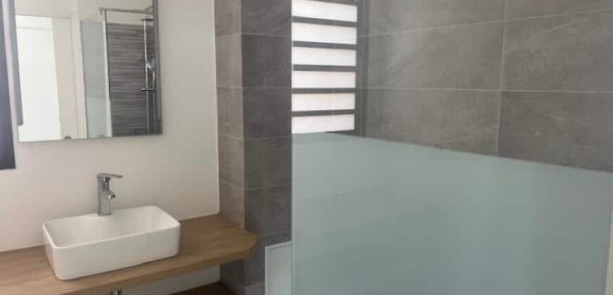 À louer un appartement T3 situé dans une résidence sécurisée à Saint Pierre