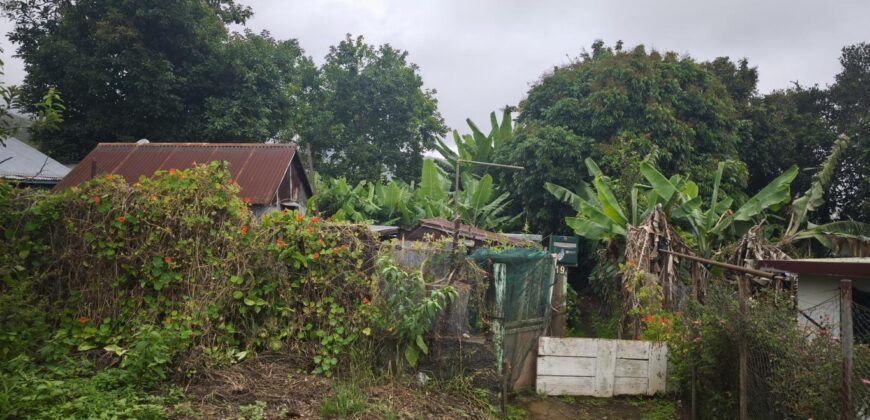 À vendre ce terrain situé dans un quartier résidentiel populaire, calme et authentique de Saint-Louis