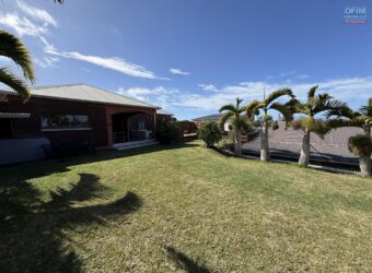 À vendre jolie maison F5 de plain-pied de 130 m2 située à la sortie des Avirons côté Piton Saint-Leu
