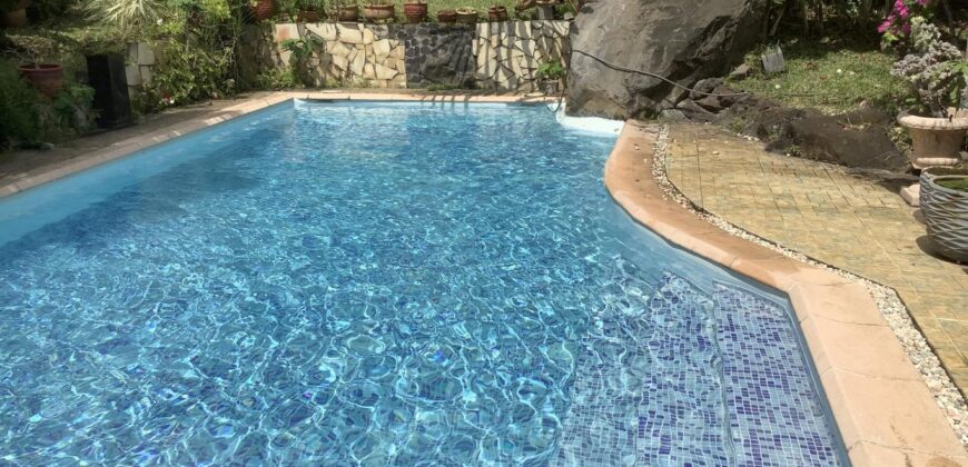 En vente ce superbe terrain à bâtir d’environ 720 m2 situé au centre-ville de La Possession.