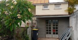 À vendre une maison F7 à rénover avec deux lots sur un terrain de 691 m² à l’Entre-Deux.