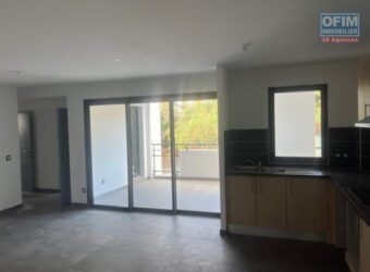 À louer appartement T3 situé en plein centre-ville de L’Étang-Salé les Hauts