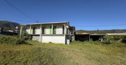 A vendre une villa F5 avec garage sur un grand terrain de plus de 2000m2 à Plaine des Palmistes