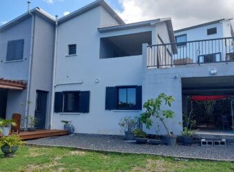 À louer superbe villa meublée T4 en duplex de 107 m² à Saint-Leu