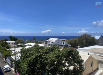 À vendre un appartement T2 de 42.46 m2 avec vue mer situé au centre-ville de La Possession