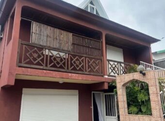 À louer charmante villa F5 située dans le quartier calme de la Pointe au Tampon