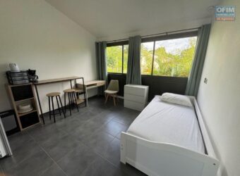 À louer un joli studio meublé de 20.14 m2 situé face à l’université du Tampon
