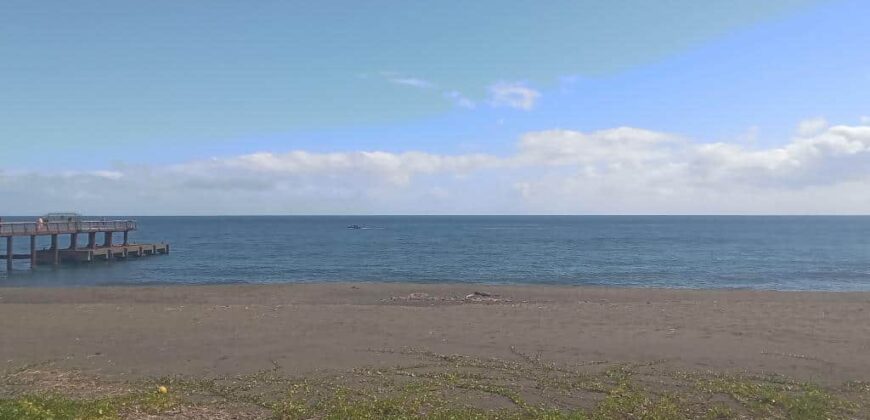 À vendre terrain idéalement situé en plein centre-ville de Saint-Paul.