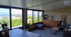 En vente cette belle villa spacieuse en duplex de type T4 avec vue mer située à Terre Sainte