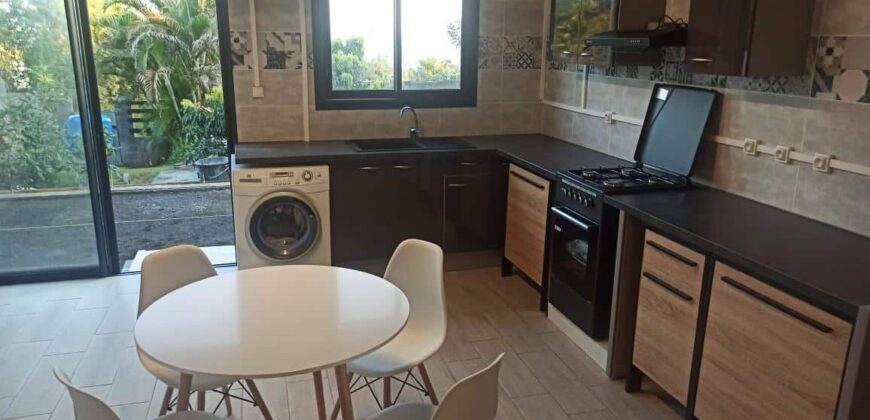 En vente cette belle villa spacieuse en duplex de type T4 avec vue mer située à Terre Sainte
