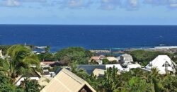 En vente cette belle villa spacieuse en duplex de type T4 avec vue mer située à Terre Sainte