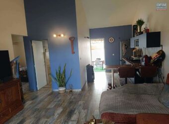 À vendre une ville T3 de plain-pied rénovée située dans le secteur calme de la Ligne des Bambous Saint Pierre