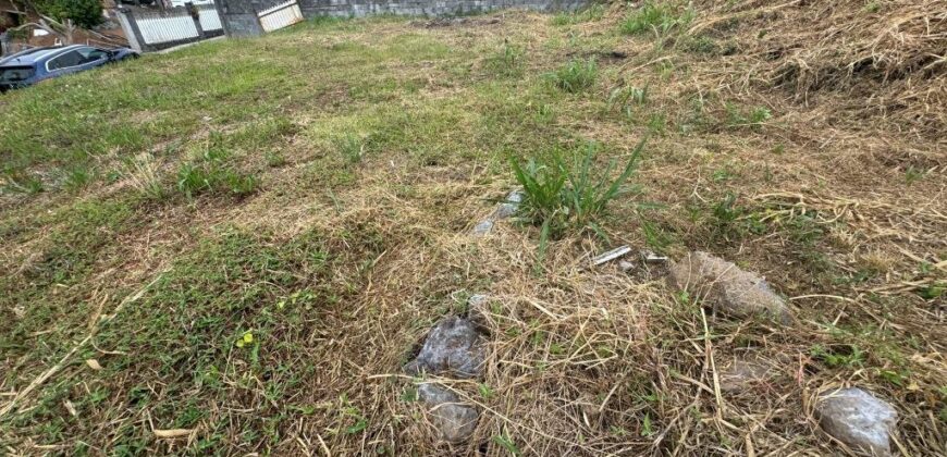 En vente un terrain d’environ 822 m2 situé dans un environnement paisible à Mont Vert Village