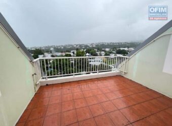 À vendre un appartement T4 de 100m2 proche de toutes commodités à Sainte Clotilde