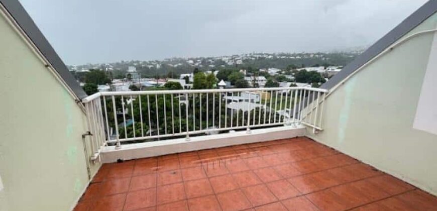 À vendre un appartement T4 de 100m2 proche de toutes commodités à Sainte Clotilde
