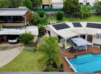 À vendre deux belles maisons sur un vaste terrain arboré de 1635m2 à Etang-Saint Leu