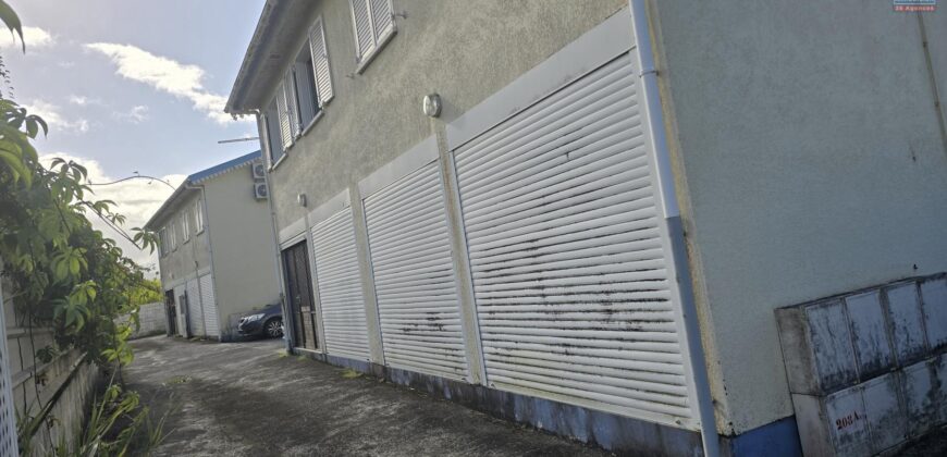 En vente un immeuble sur un terrain de 452m2 proche des commerces à Saint André