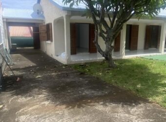 À vendre une maison de type F5 située dans un lotissement calme au verger Sainte Marie