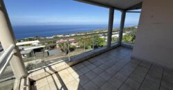 Location d’un appartement T2 de 47.17m2 offrant vue imprenable sur mer et montagne au centre ville des Avirons