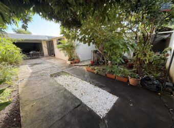 En vente une charmante maison T4+ rénovée située au centre-ville de La Ravine des Cabris