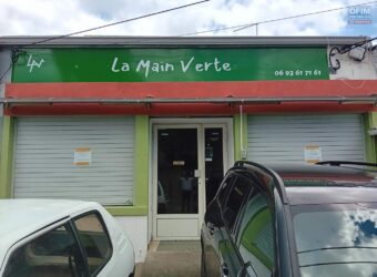 À louer un local commercial avec parking proche centre ville de Saint Paul