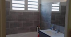 En vente un chalet T3/4 en duplex rénové situé dans un cadre paisible et verdoyant au Tampon