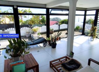 À louer grande villa T5 avec vue mer et montagne située proche du centre-ville à Petite Ile