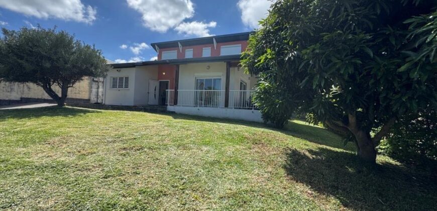 En vente superbe villa T5 d’environ 120 m2 située dans le quartier résidentiel très recherché du Tampon 12ème