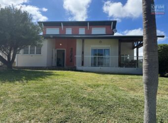 En vente superbe villa T5 d’environ 120 m2 située dans le quartier résidentiel très recherché du Tampon 12ème