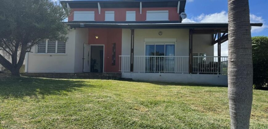 En vente superbe villa T5 d’environ 120 m2 située dans le quartier résidentiel très recherché du Tampon 12ème