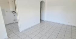 À louer un appartement de 45m2 dans une résidence avec parking à Sainte Suzanne